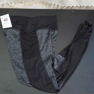 Lida Collection black and white workout leggings